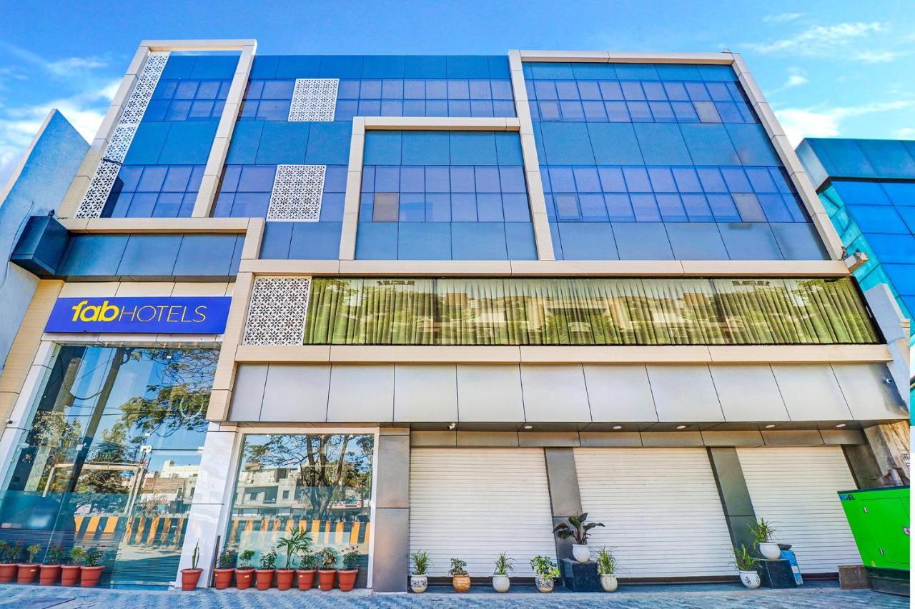 Fabhotel Pishori Inn Индаур Экстерьер фото